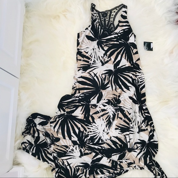 Gabby Skye Crochet Back Printed Maxi Dress - Picture 4 of 7